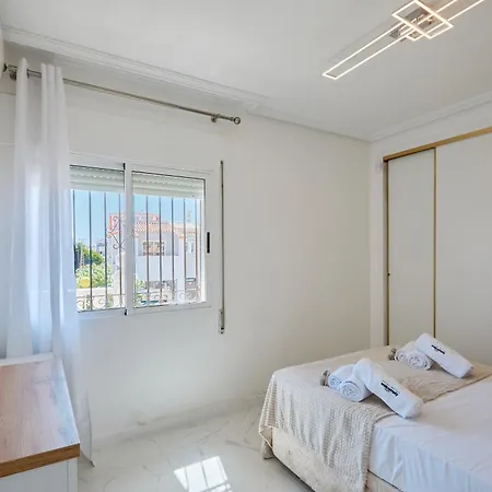 Casa Loresa Silver - By Welcomely